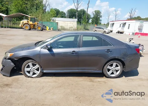 2014 Toyota Camry Se z USA, uszkodzony, nr VIN 4T1BF1FK2EU419498